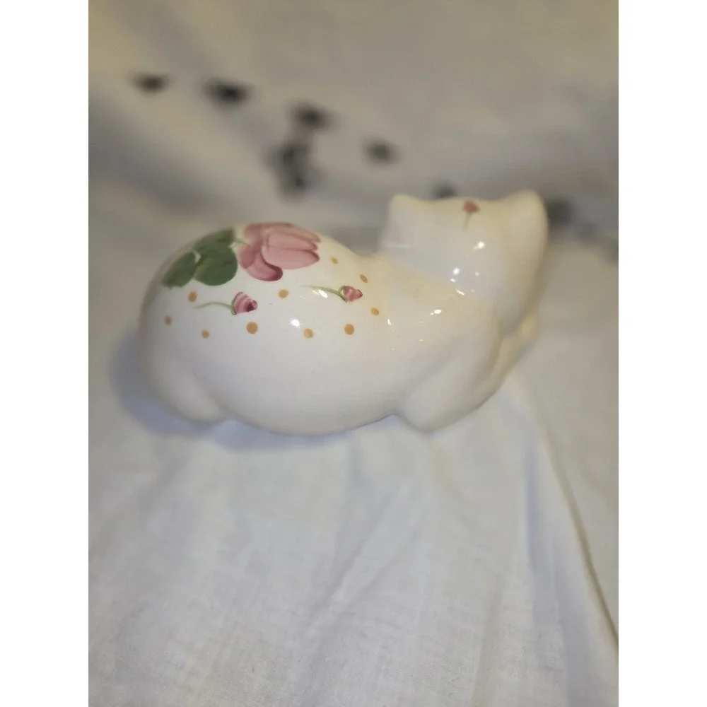Vintage Lasting Products USA White Ceramic Sleeping Floral Cat